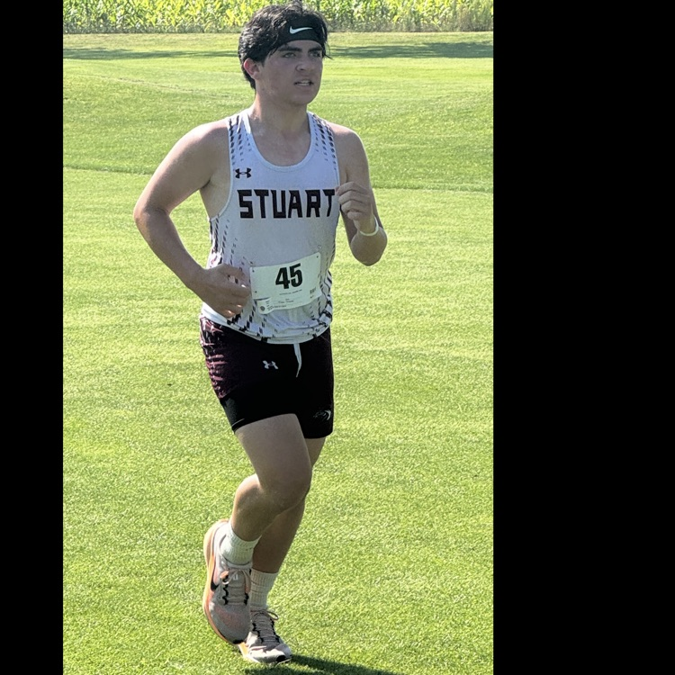 Jaxon competes in varsity boys race 