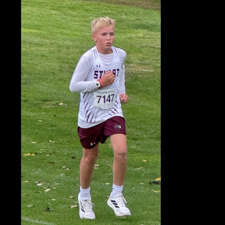 Jase runs in Jh race.