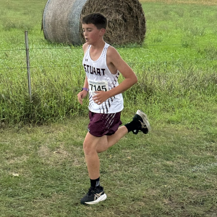 Jett runs in the JH race at Platte