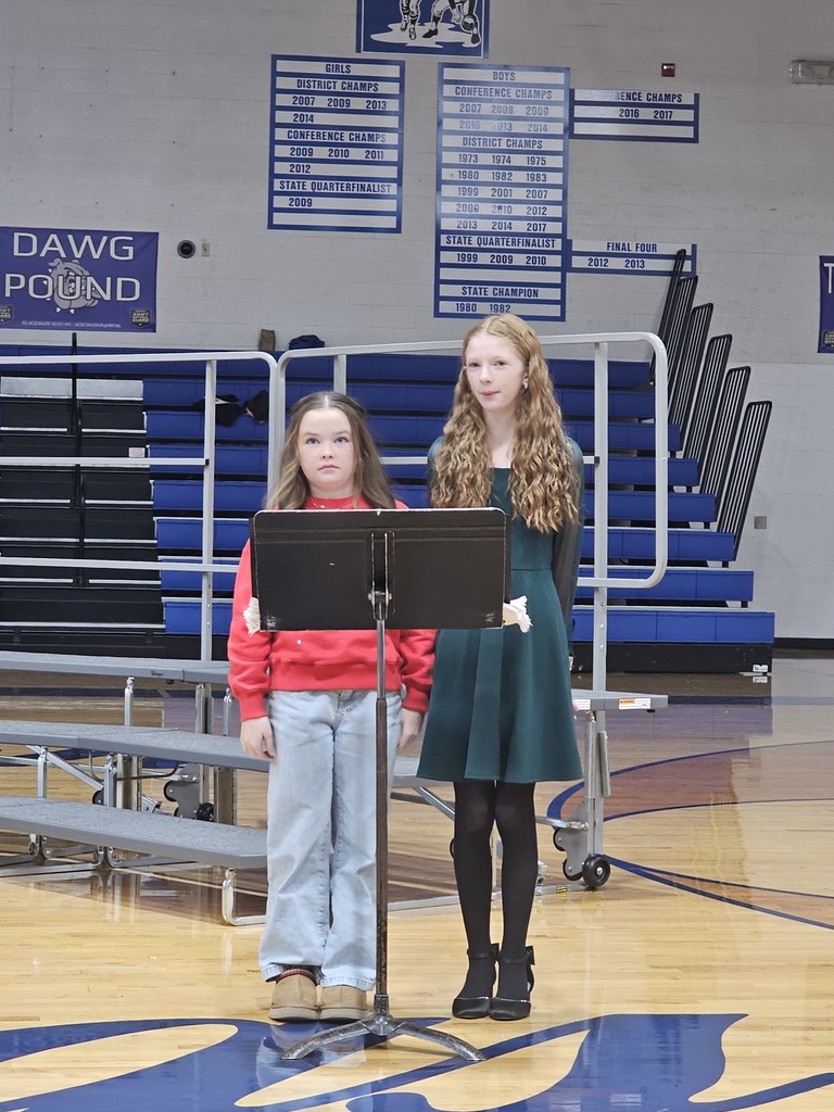 Sixth grade soloist Presley Dotson and Alyvia Paige.