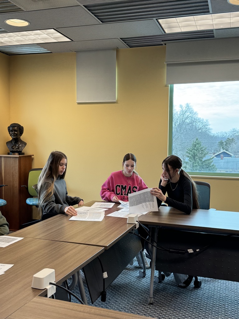 7th grade students looking through artifacts at the Daniel Boone Regional Library.