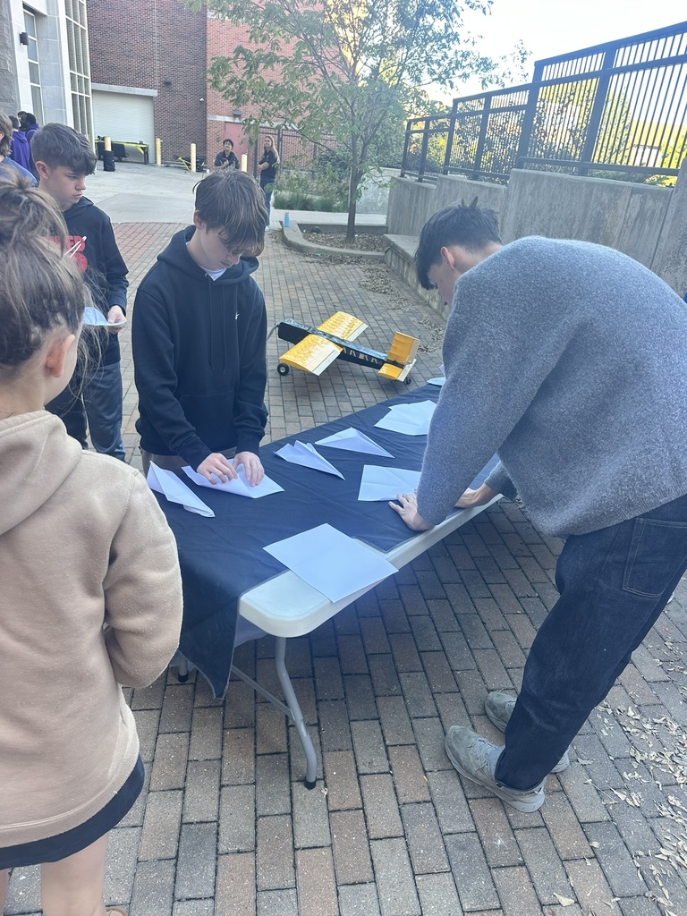 Middle school students visit MU school of engineering career exploration event.