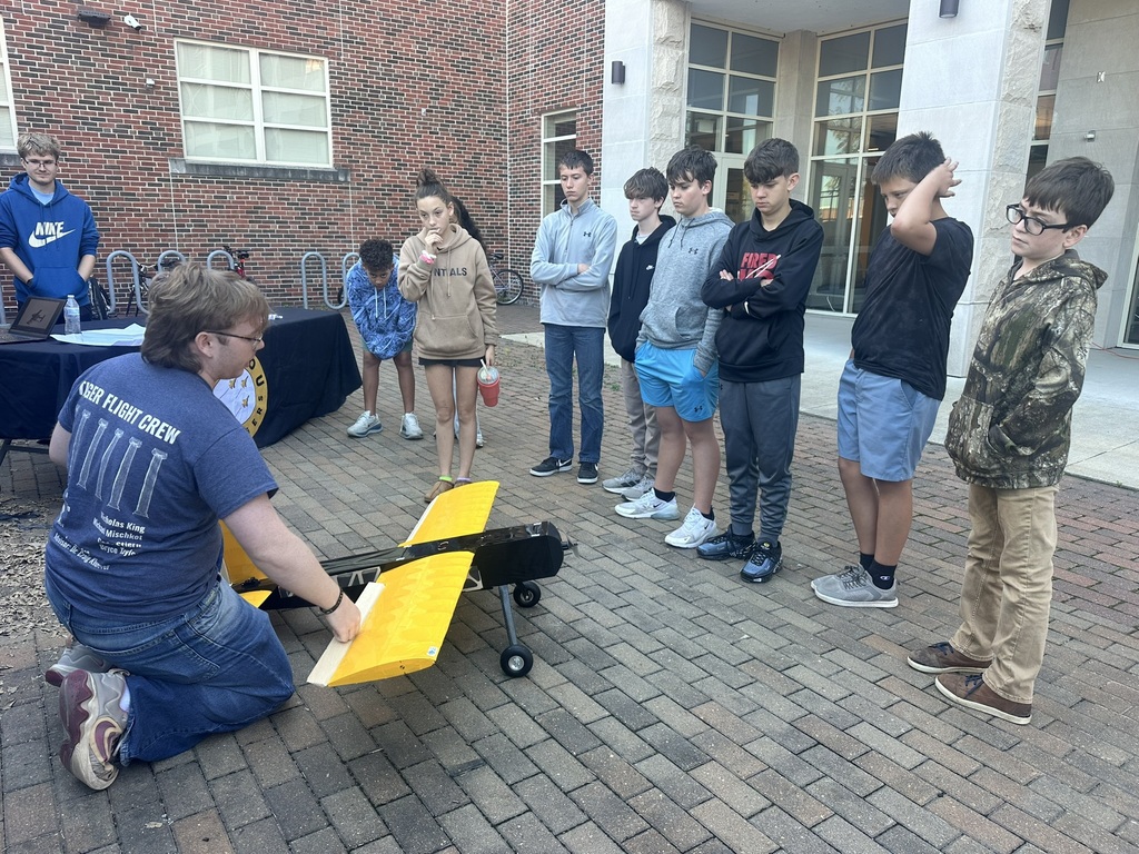 Middle school students visit MU school of engineering career exploration event.