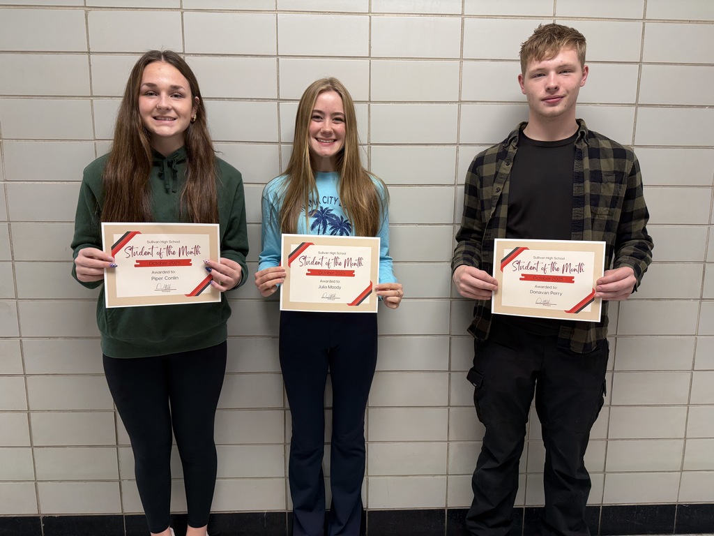 L-R Piper Conlin (Sophomore),  Julia Moody (Junior), and Donavan Perry (Senior) 