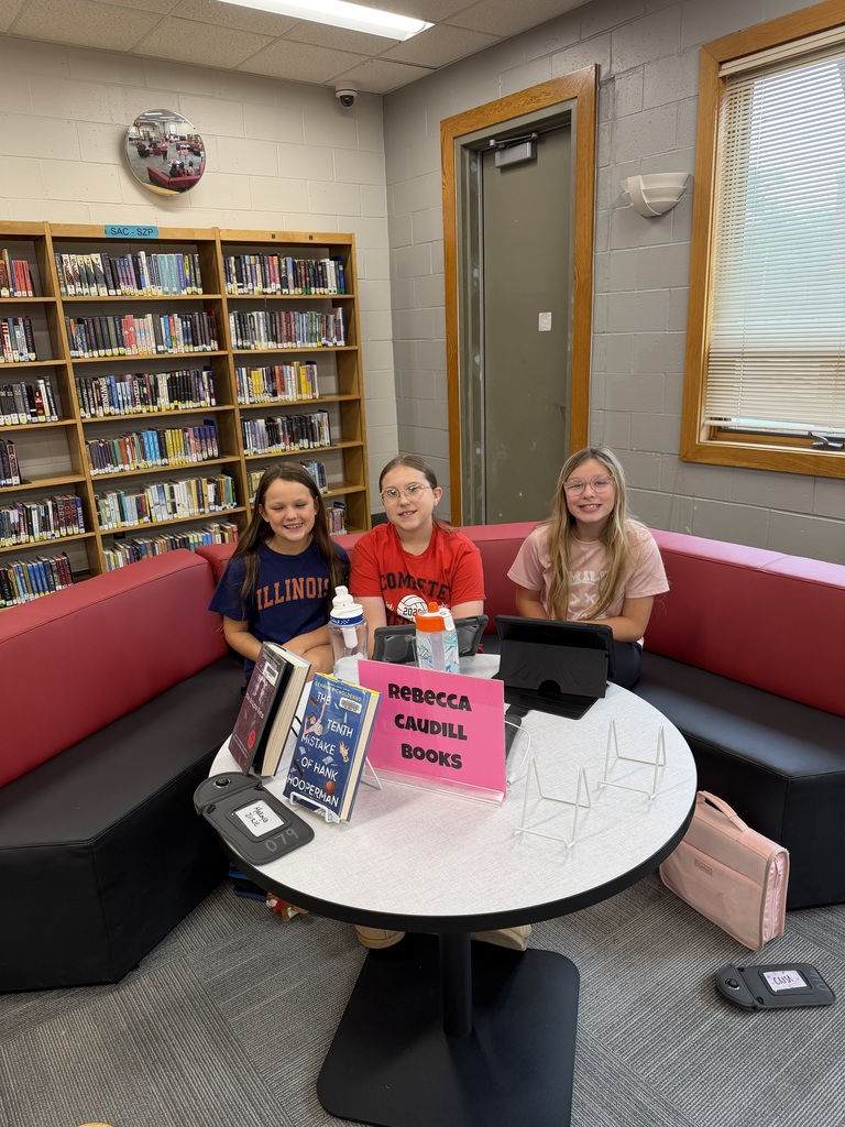 Students using the SMS media center.