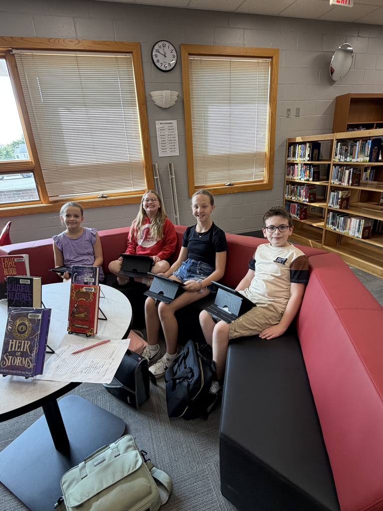 Students in the SMS media center.