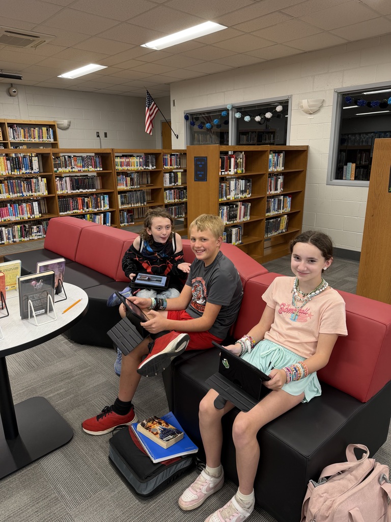 Students using the SMS media center.