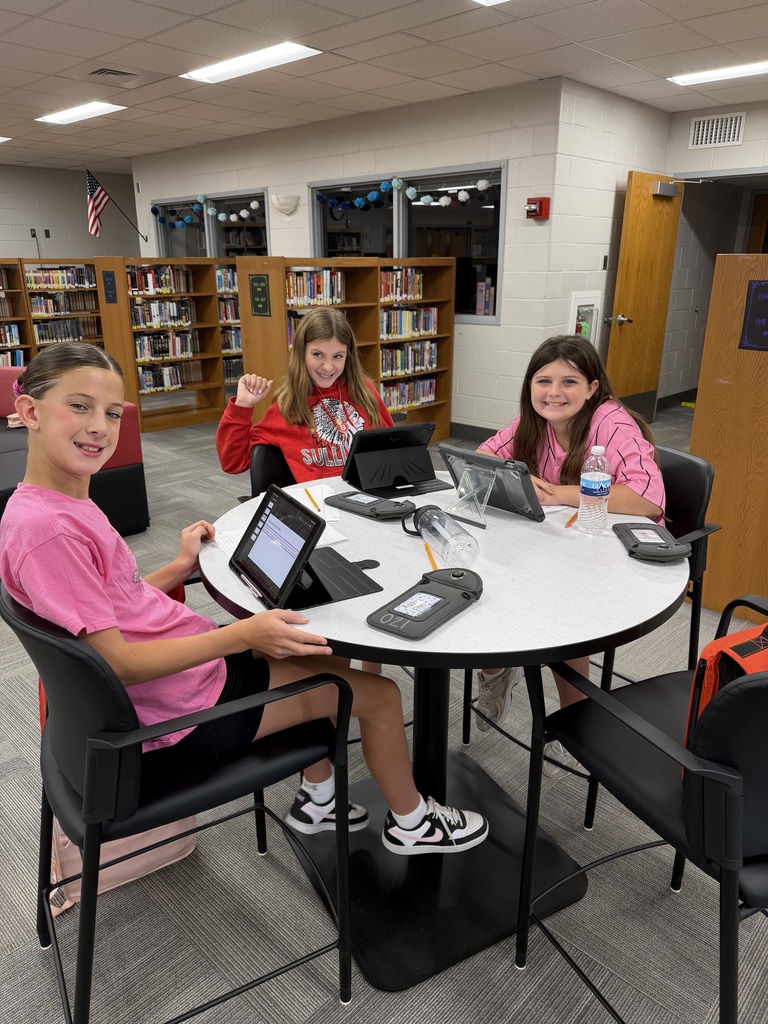 Students using the SMS media center.