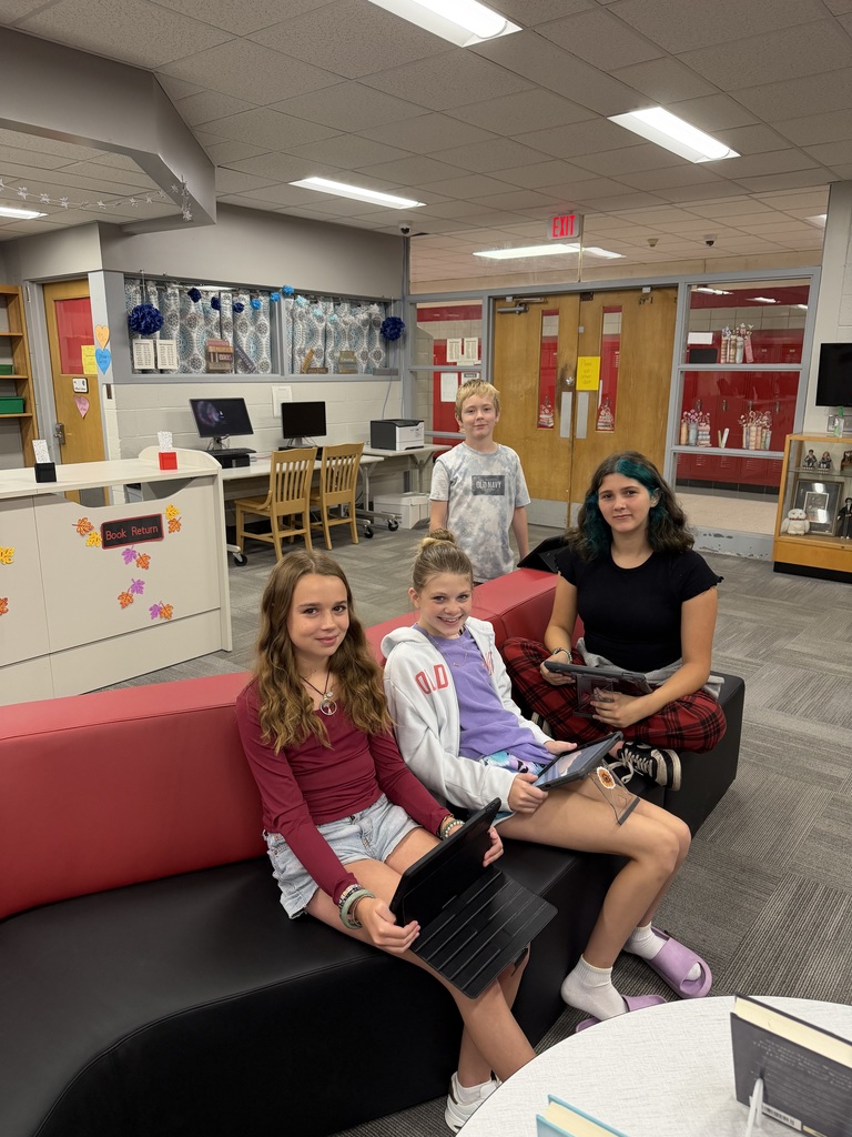 Students using the SMS media center.
