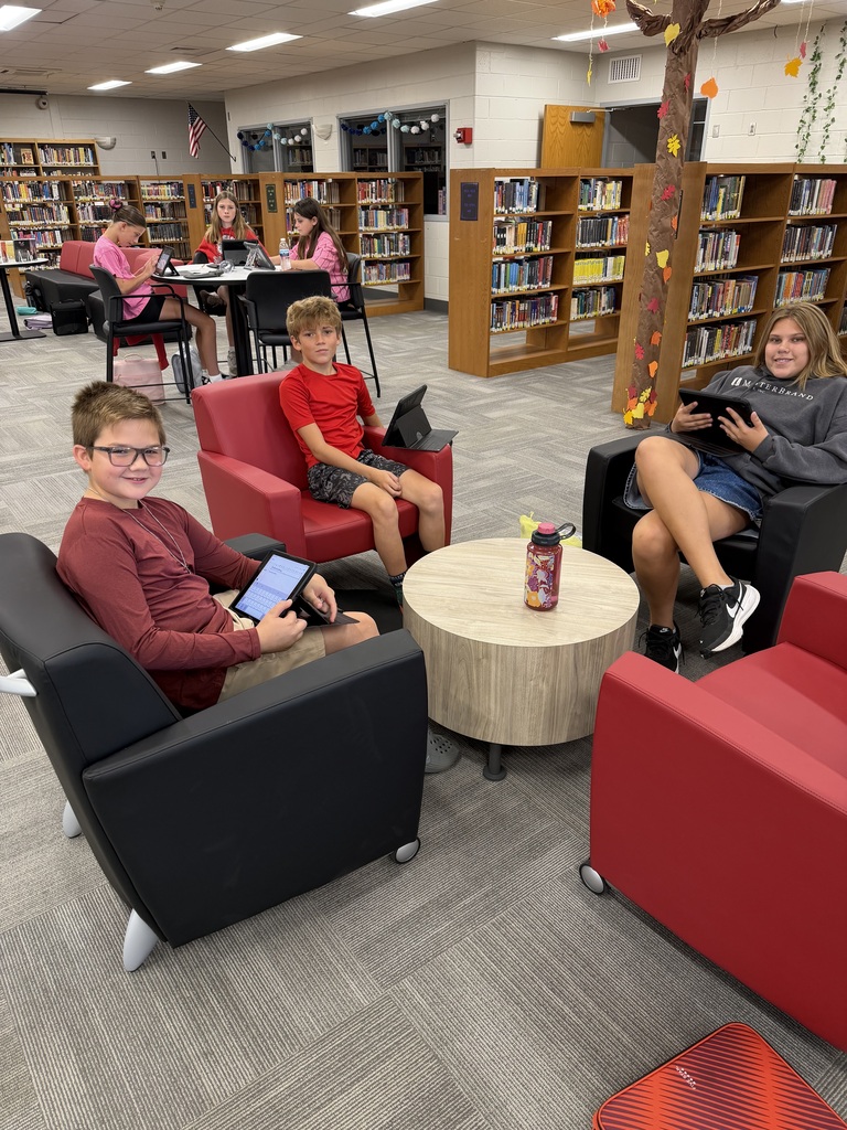Students using the SMS media center.