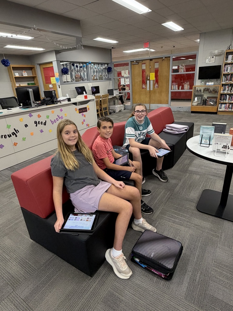 Students in the SMS media center.