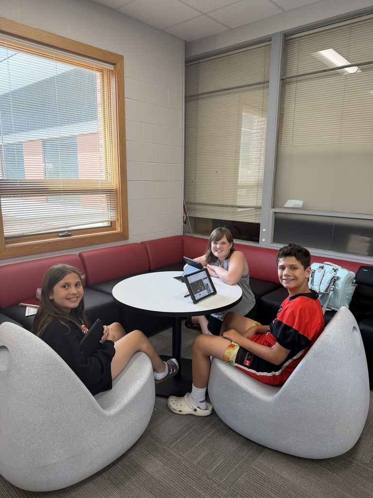 Students in SMS media center.