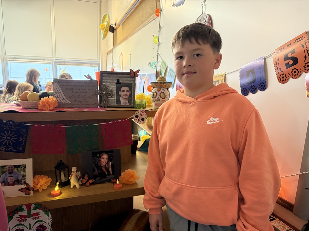 Our after school Spanish Club got to celebrate Dia de Los Muertos with Señorita Sue. They learned about an offerenda and got to have their faces painted!