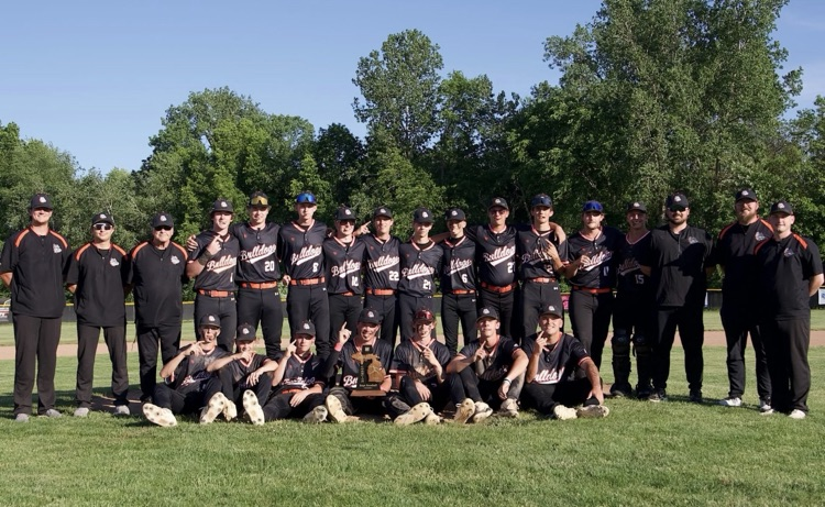 image of baseball team and district trophy.