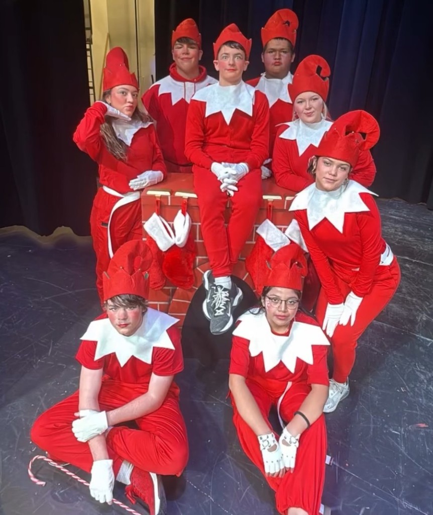 The Elves posed for a quick photo!