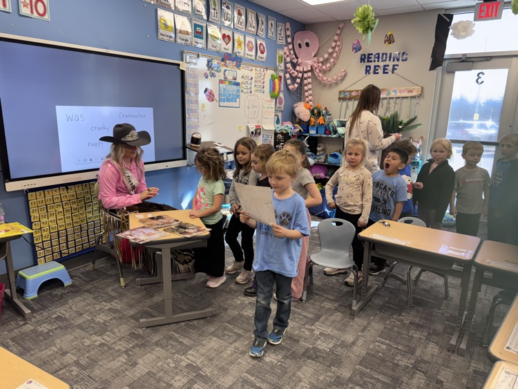  Autographing picture  