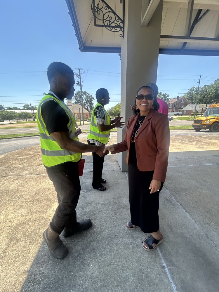 mayor Pringle shaking hands with students 