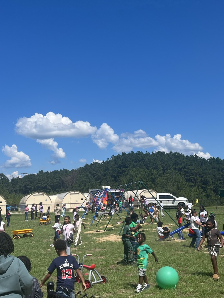 picture of students at recess