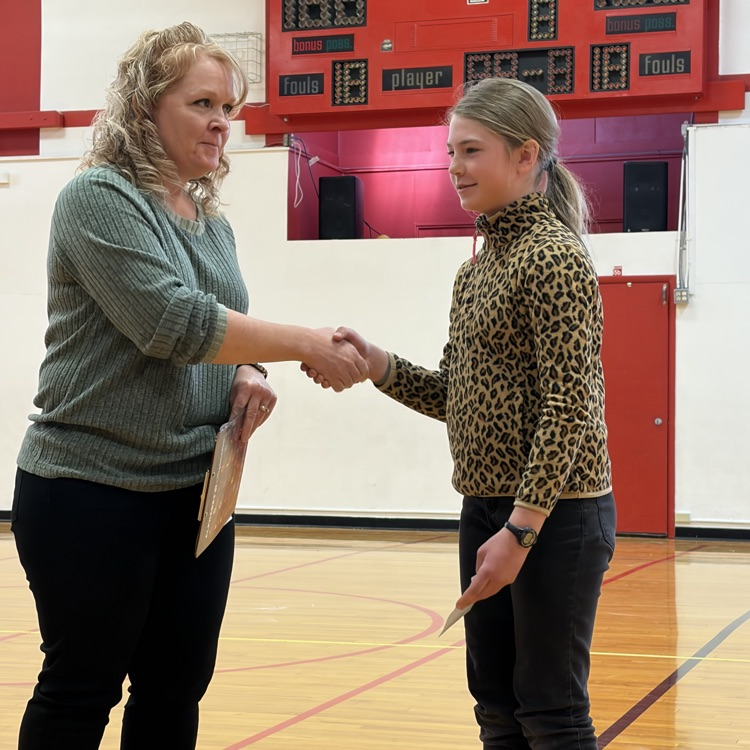 Student of the Quarter 🥁 Vivi Taylor! 