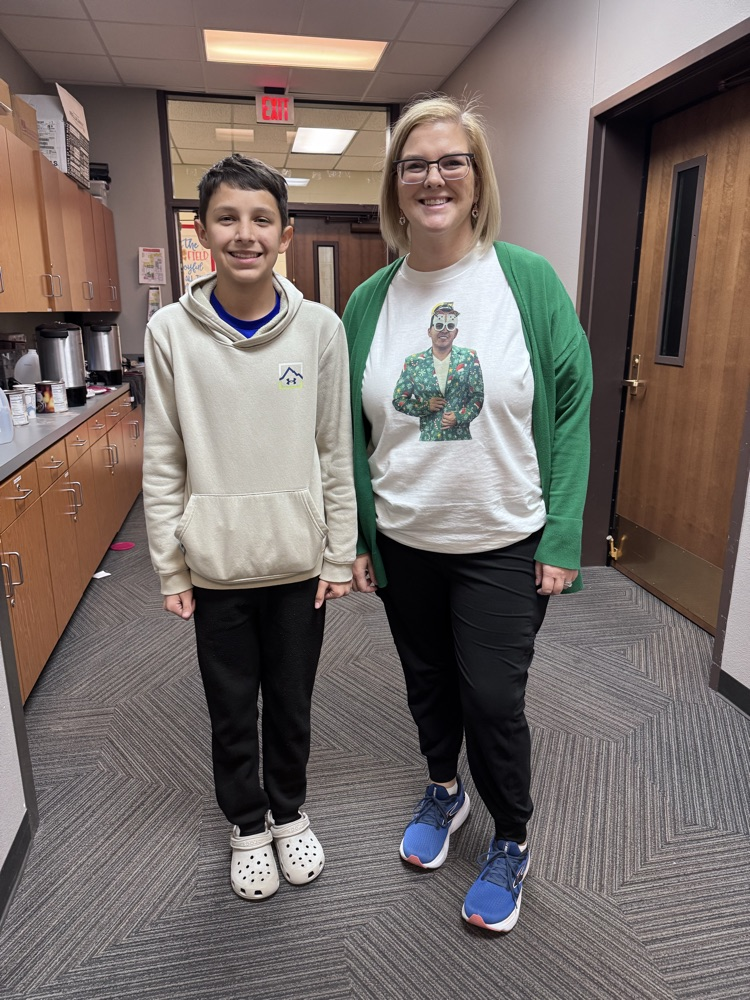 Name the movie based on the following clues: the "Jelly of the Month" bonus | Clark's 25,000 lights | Cousin Eddie draining RV sewage in the street. Mrs. Blount & Everett Perez