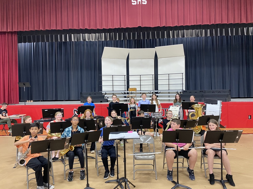 5th grade band preparing to open the concert