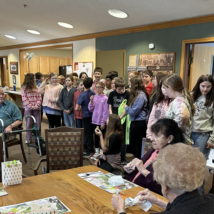 5th graders sang to the residents