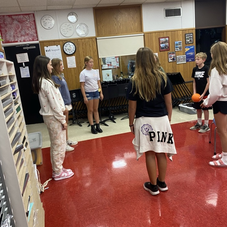 MS singers playing ensemble building game 
