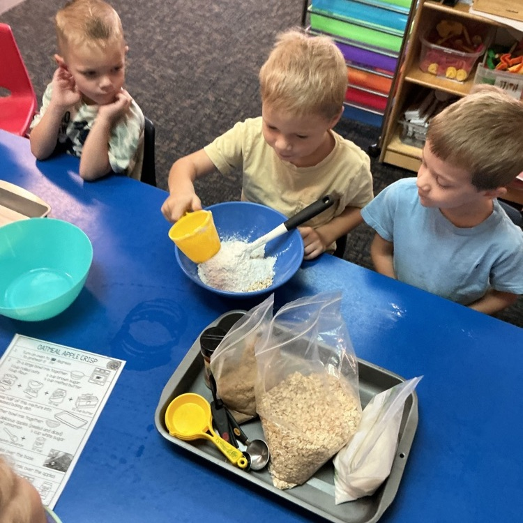 Apple crisp mixing