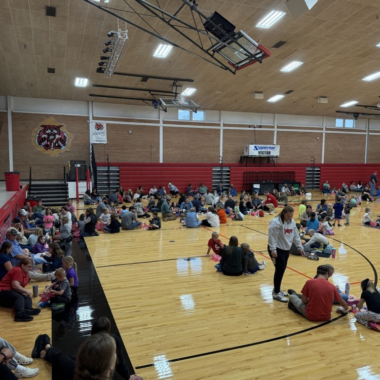 students and families eating lunch