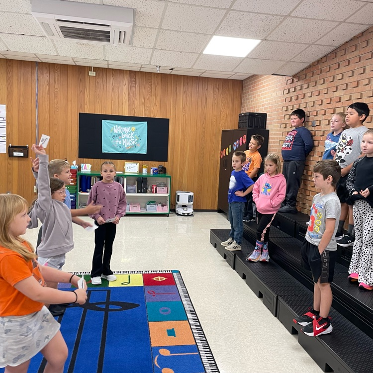 Class singing John Jacob Jingleheimer Schmidt with different dynamics.
