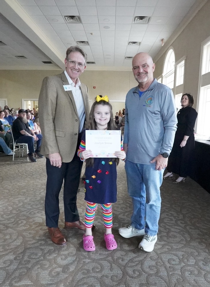 Jaelyn Snow Earns Prestigious Picasso Award at Superintendent’s Art Show