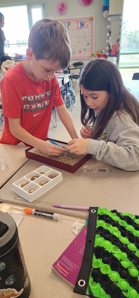 Ms. Slater's class became junior paleontologists under the direction of Jeff Edwards!
