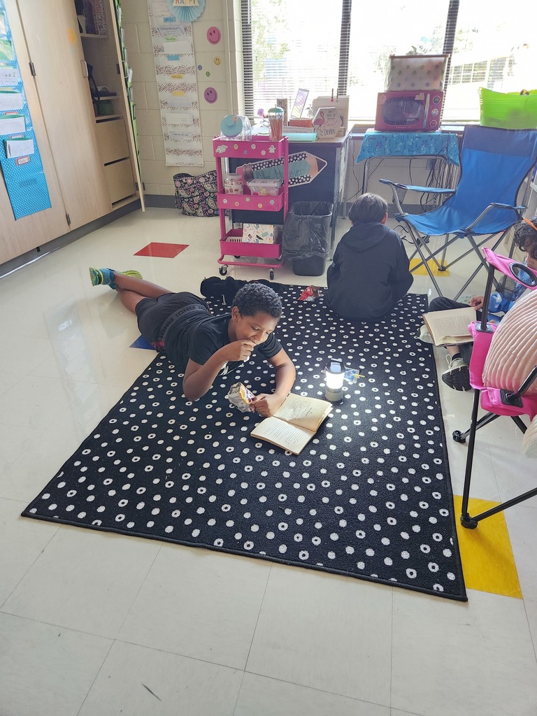 students reading by flashlight