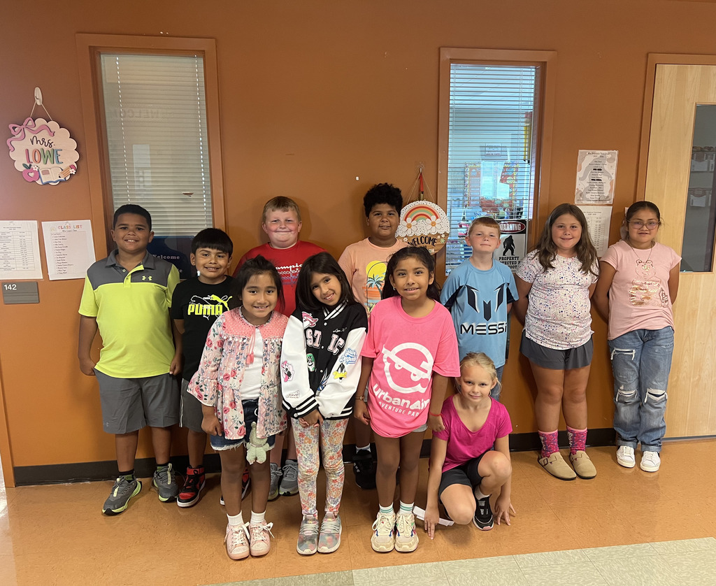 📅 Monday’s Theme: Rock those neon colors! ⚡️ Let’s shine bright with kindness and start the week with positivity and smiles!