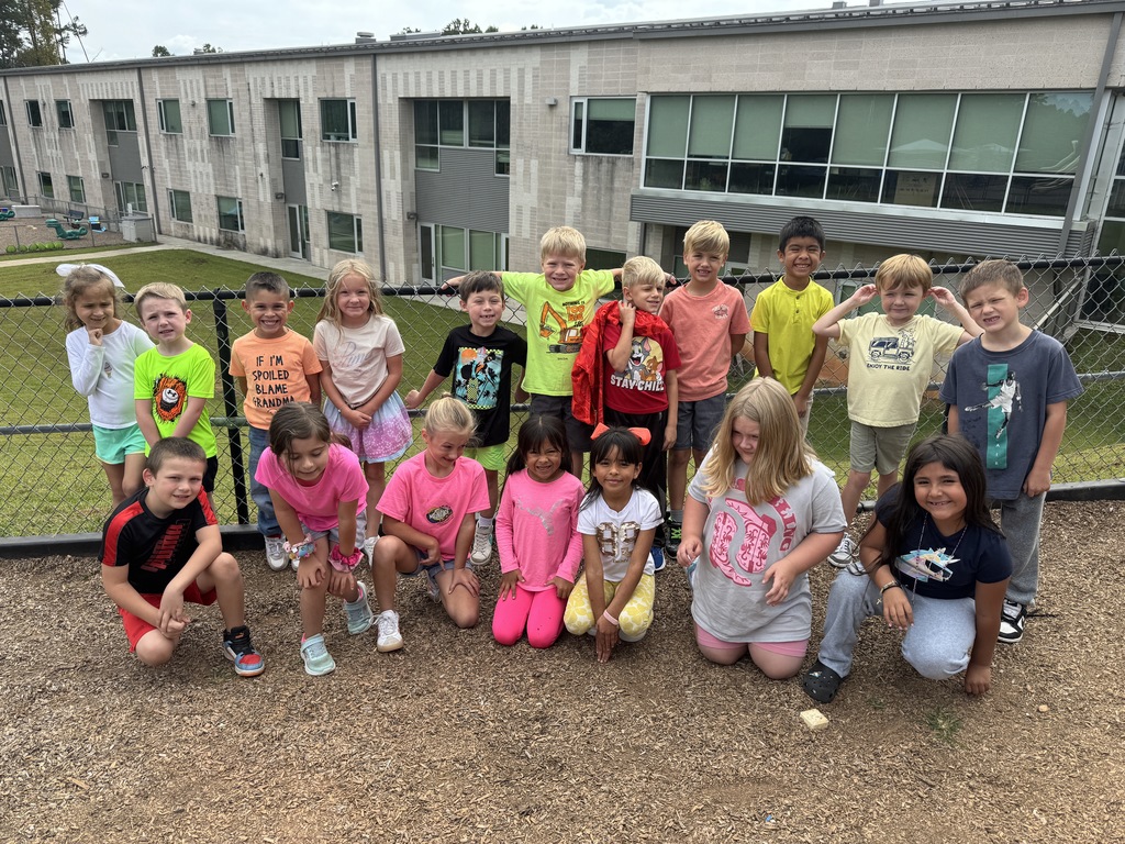 📅 Monday’s Theme: Rock those neon colors! ⚡️ Let’s shine bright with kindness and start the week with positivity and smiles!