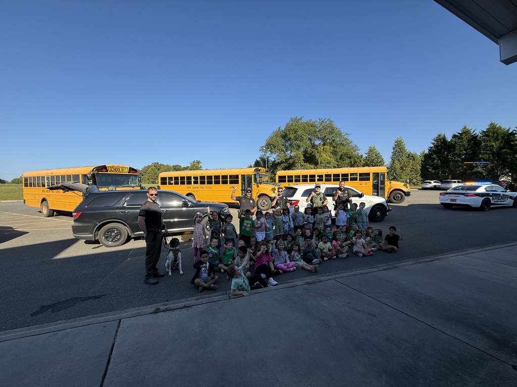 On Thursday, Kindergarten students received a visit from Rockford’s own Officer Richardson. 
