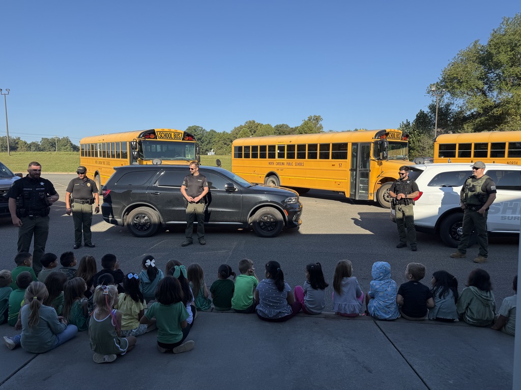 On Thursday, Kindergarten students received a visit from Rockford’s own Officer Richardson. 