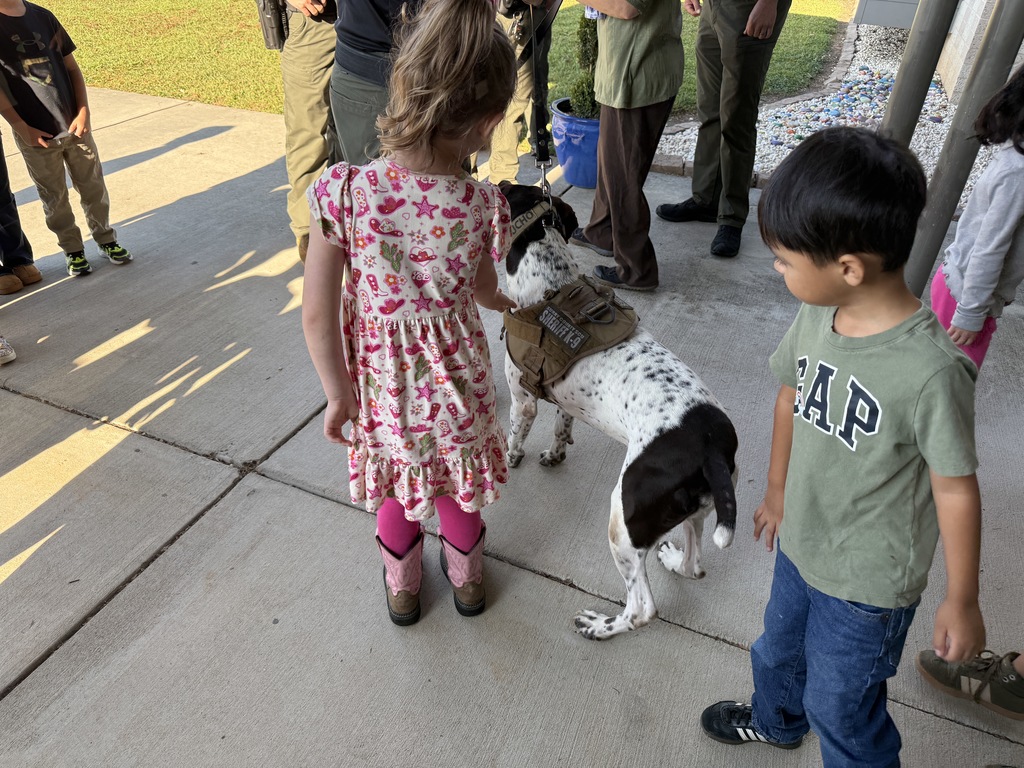 On Thursday, Kindergarten students received a visit from Rockford’s own Officer Richardson. 