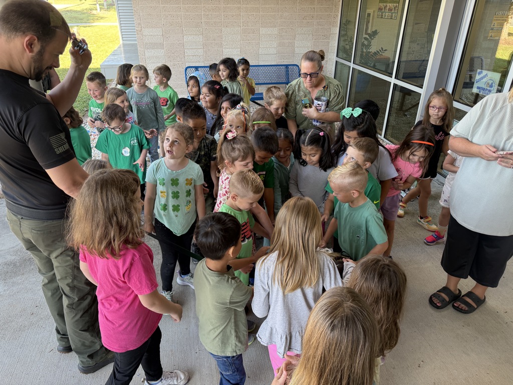 On Thursday, Kindergarten students received a visit from Rockford’s own Officer Richardson. 