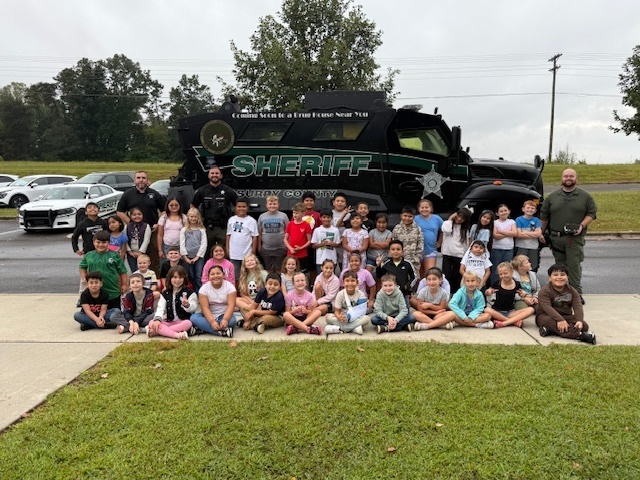 Today, the Surry County Sheriff’s Office visited Rockford Elementary’s third grade to help us learn more about community helpers.