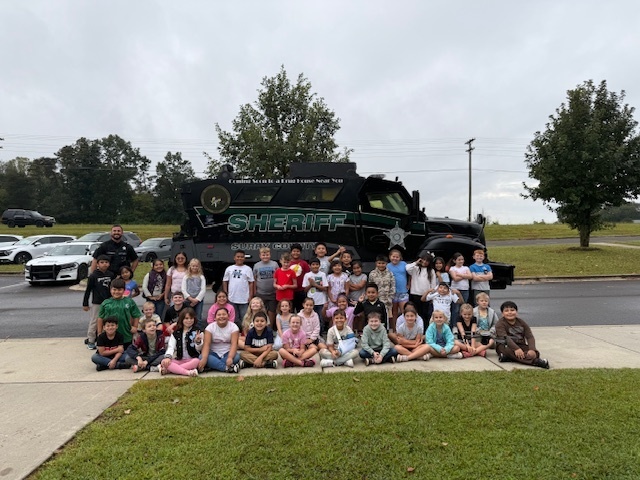 Today, the Surry County Sheriff’s Office visited Rockford Elementary’s third grade to help us learn more about community helpers.