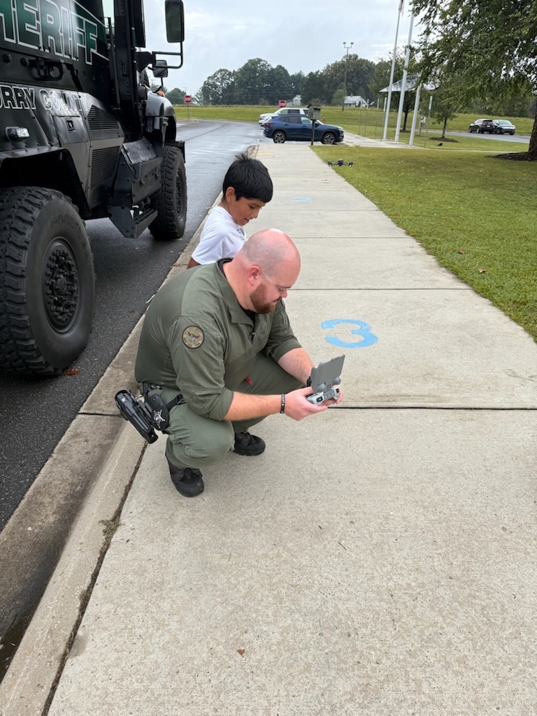 Today, the Surry County Sheriff’s Office visited Rockford Elementary’s third grade to help us learn more about community helpers.