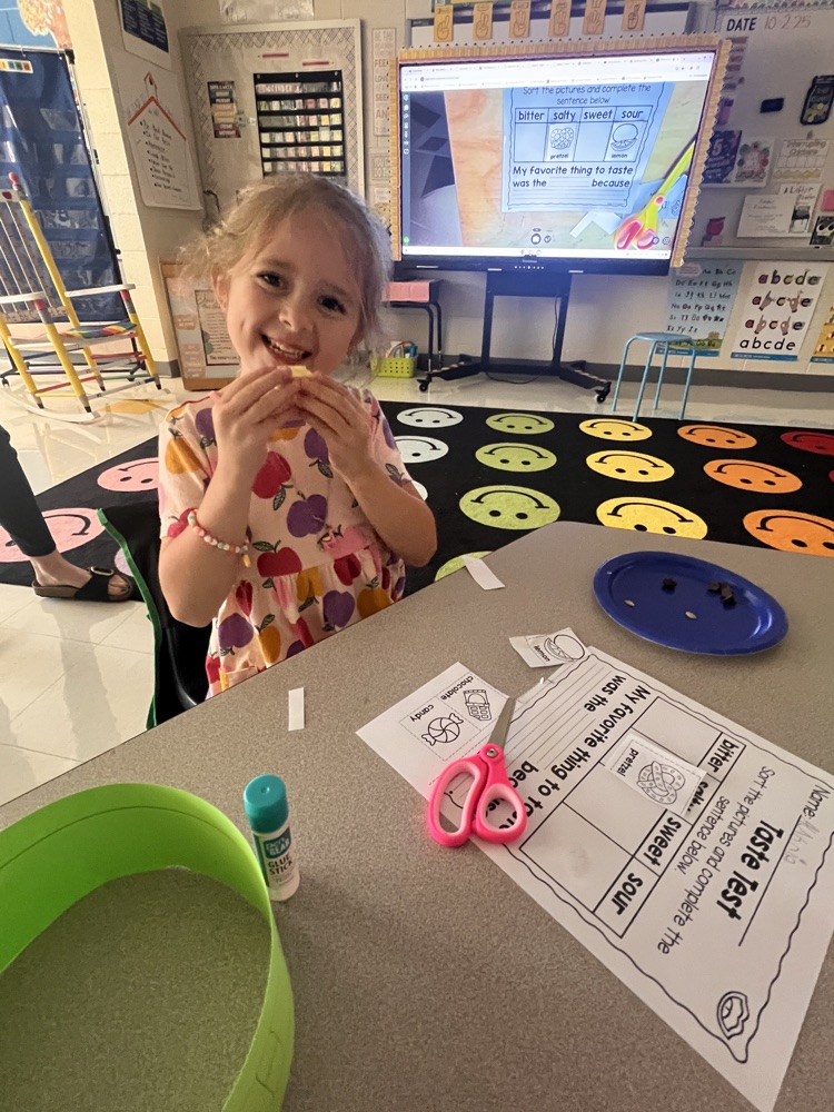 kinders trying new food