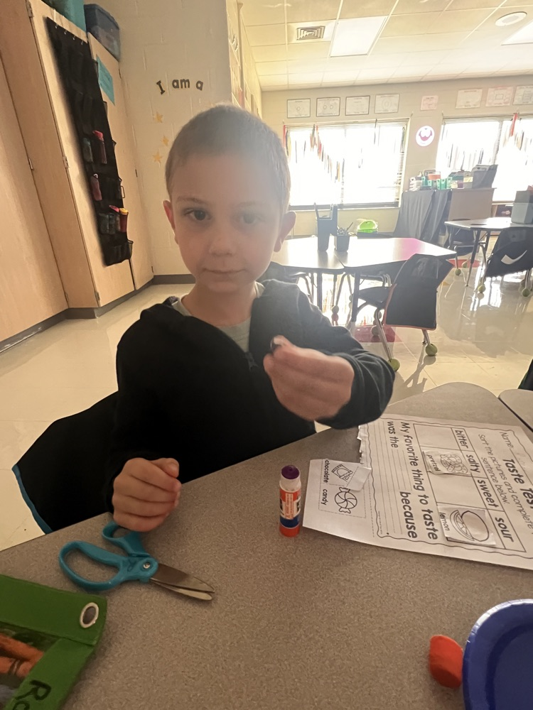 kinder trying new food
