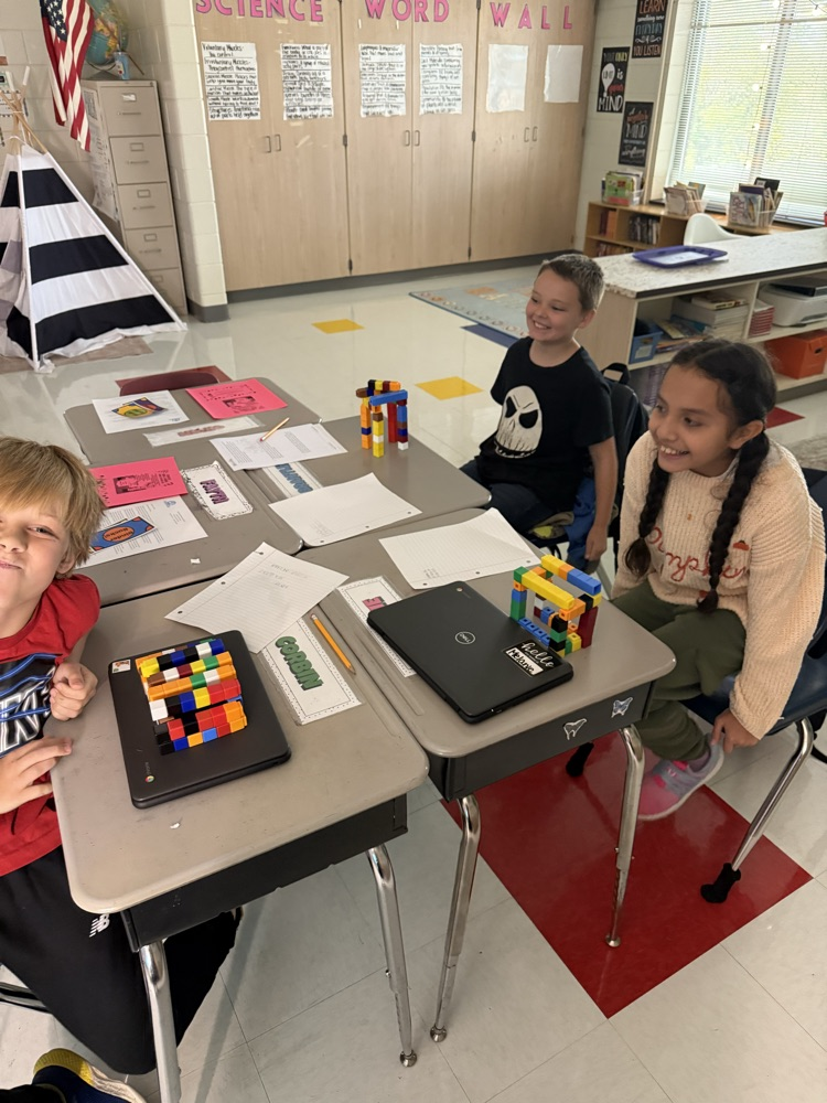 students using blocks to find the volume of a figure
