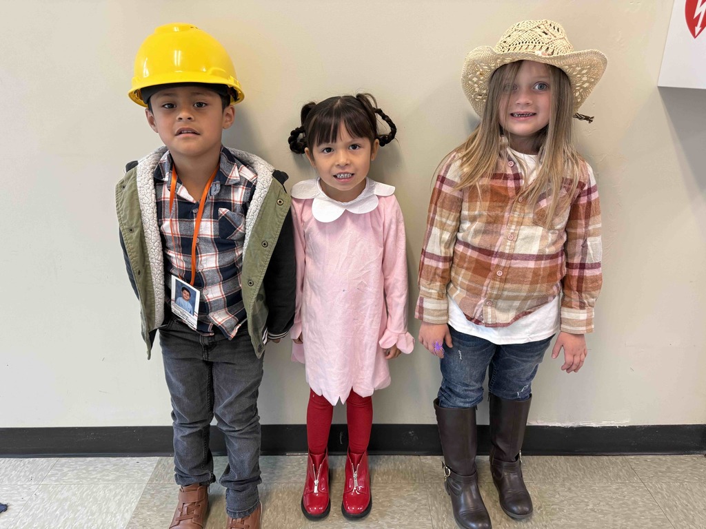 Students dressed up as their dream jobs on Tuesday for Red Ribbon Week! 