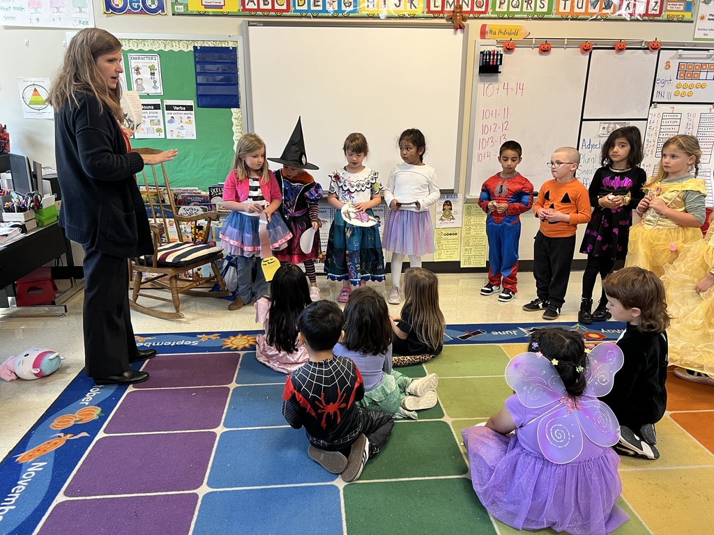On Friday, our Kindergarten students had a surprise guest reader, Dr. Kathy Mauzy. 