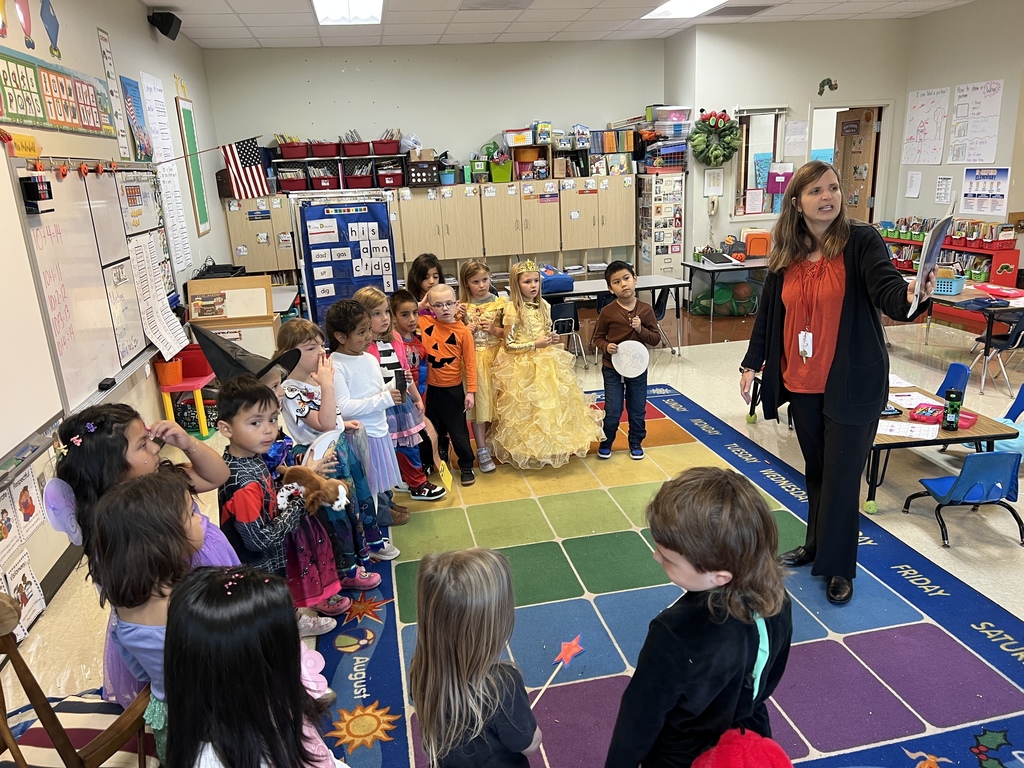 On Friday, our Kindergarten students had a surprise guest reader, Dr. Kathy Mauzy. 