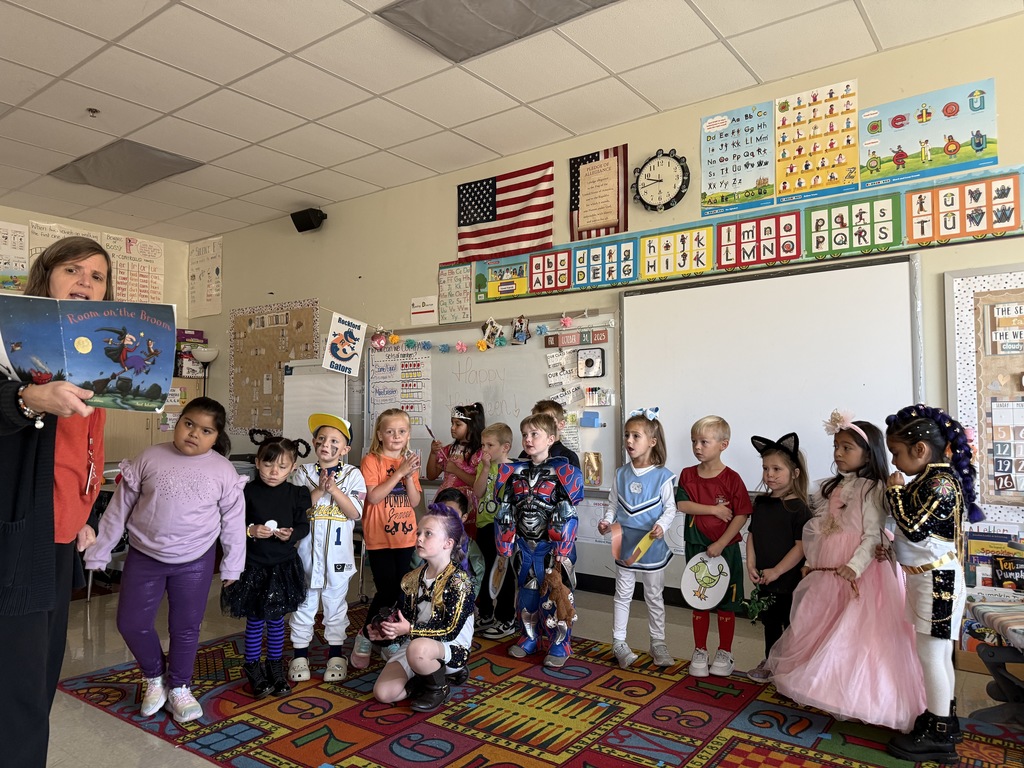 On Friday, our Kindergarten students had a surprise guest reader, Dr. Kathy Mauzy. 