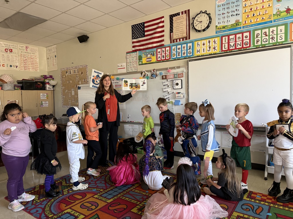 On Friday, our Kindergarten students had a surprise guest reader, Dr. Kathy Mauzy. 